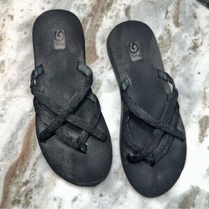 Black Women's Teva Olowahu Mush Sandals size 9.
